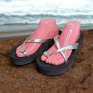 Yellow Box Womens Rhinestone Bling Flip Flops Sandals Silver Leather 10